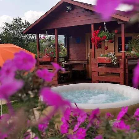 Cottage La Sierra With Jacuzzi Korenica Exterior photo